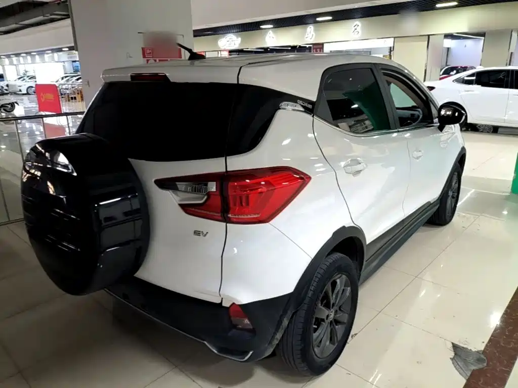 BYD Yuan EV — миниатюра 7
