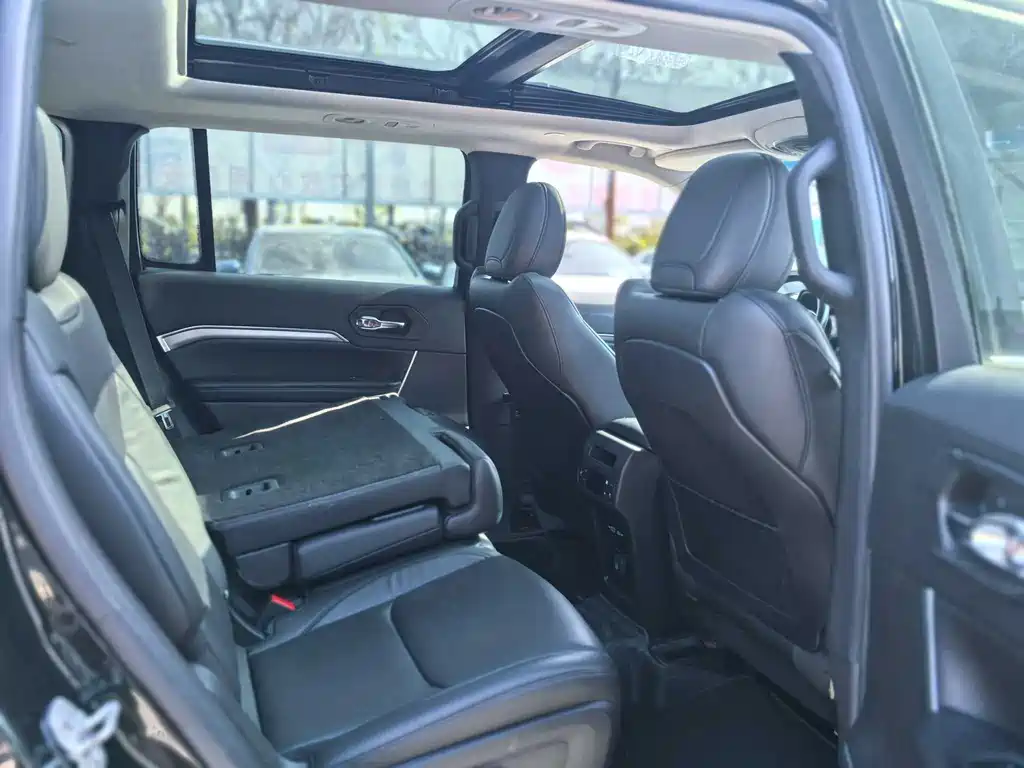 Jeep Grand Commander — миниатюра 11