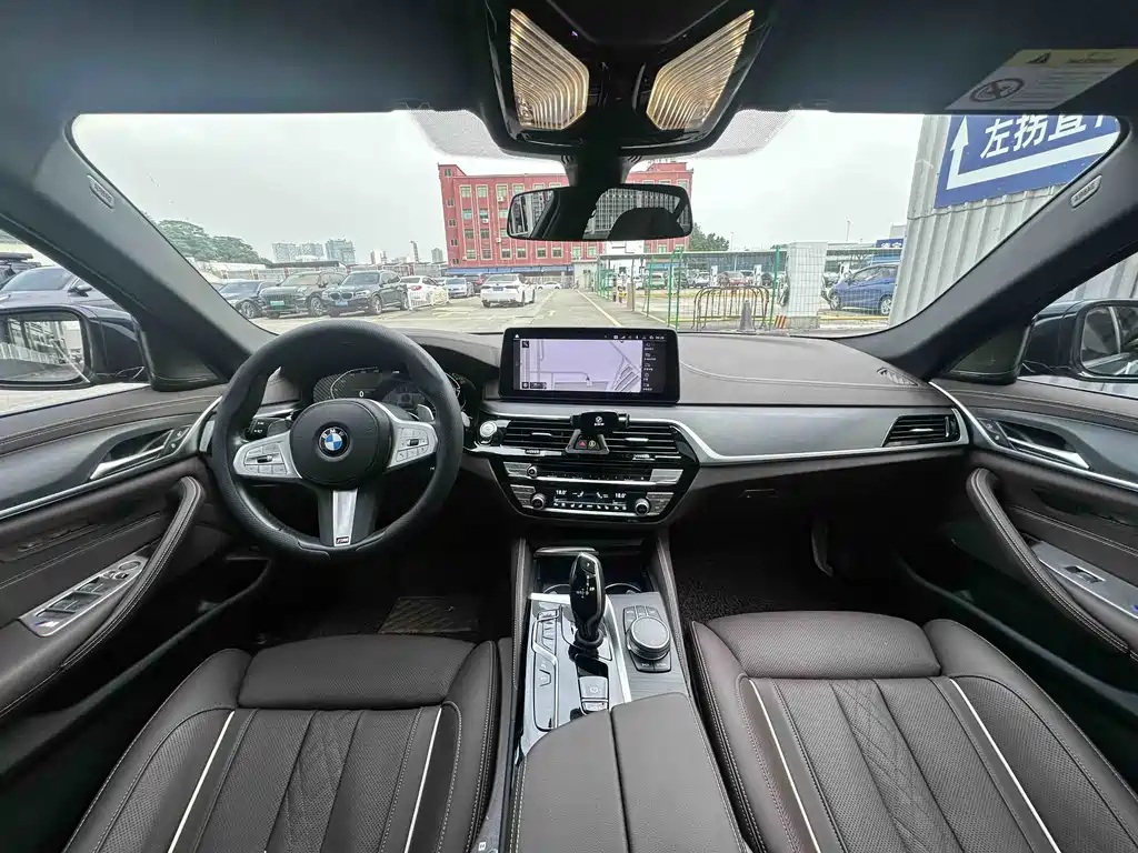 BMW 5 Series — миниатюра 9