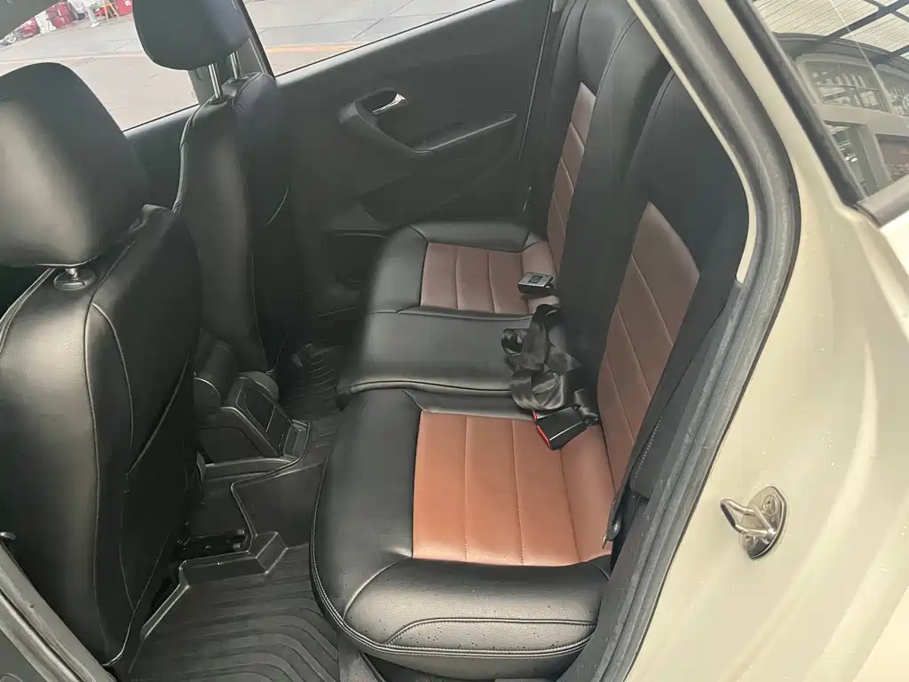 Volkswagen Polo — миниатюра 6