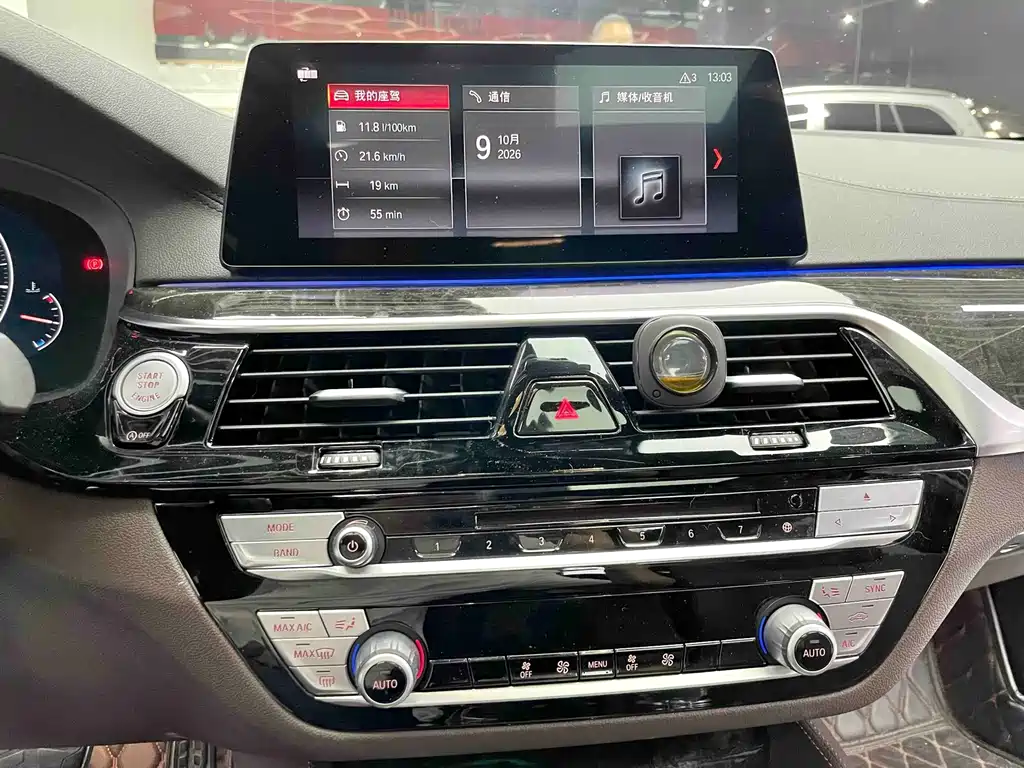 BMW 5 Series — миниатюра 11