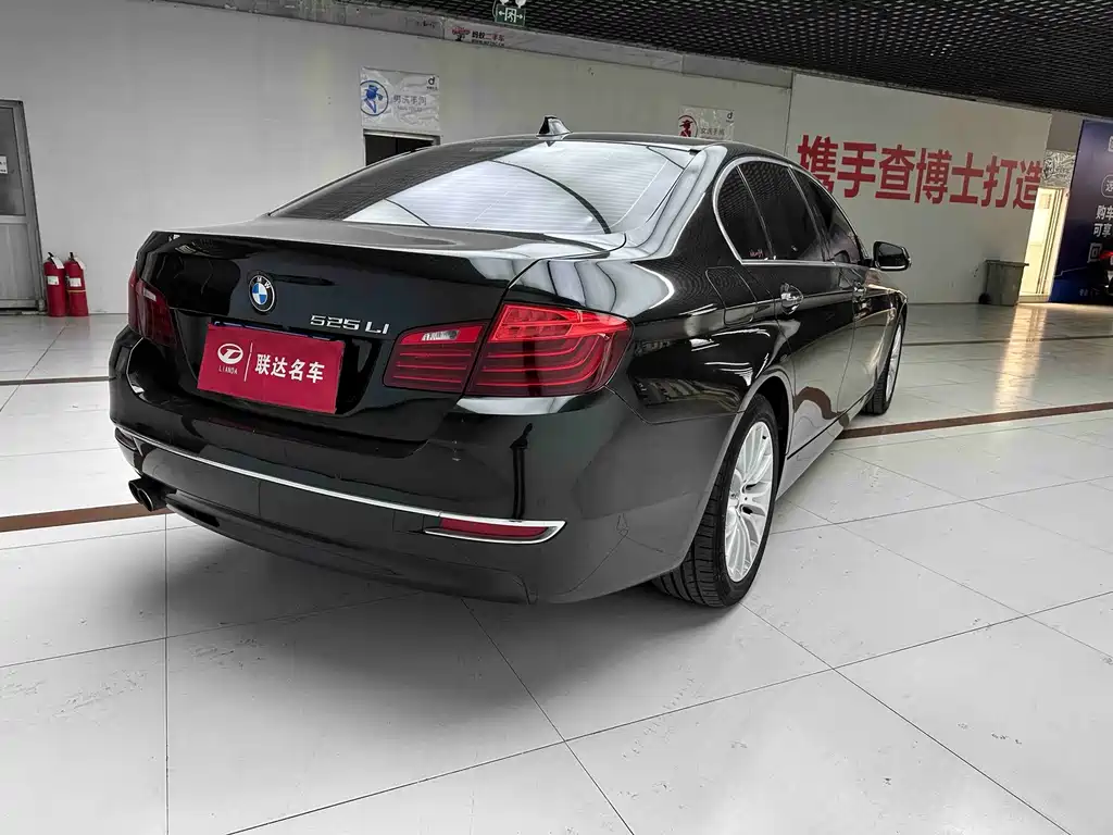 BMW 5 Series — миниатюра 4