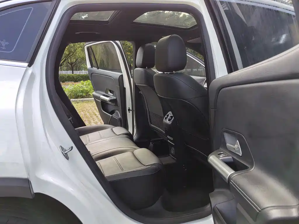Mercedes-Benz GLA — миниатюра 21