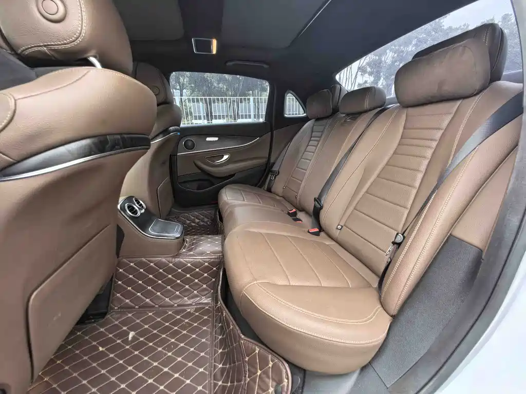 Mercedes-Benz E-Class — миниатюра 10