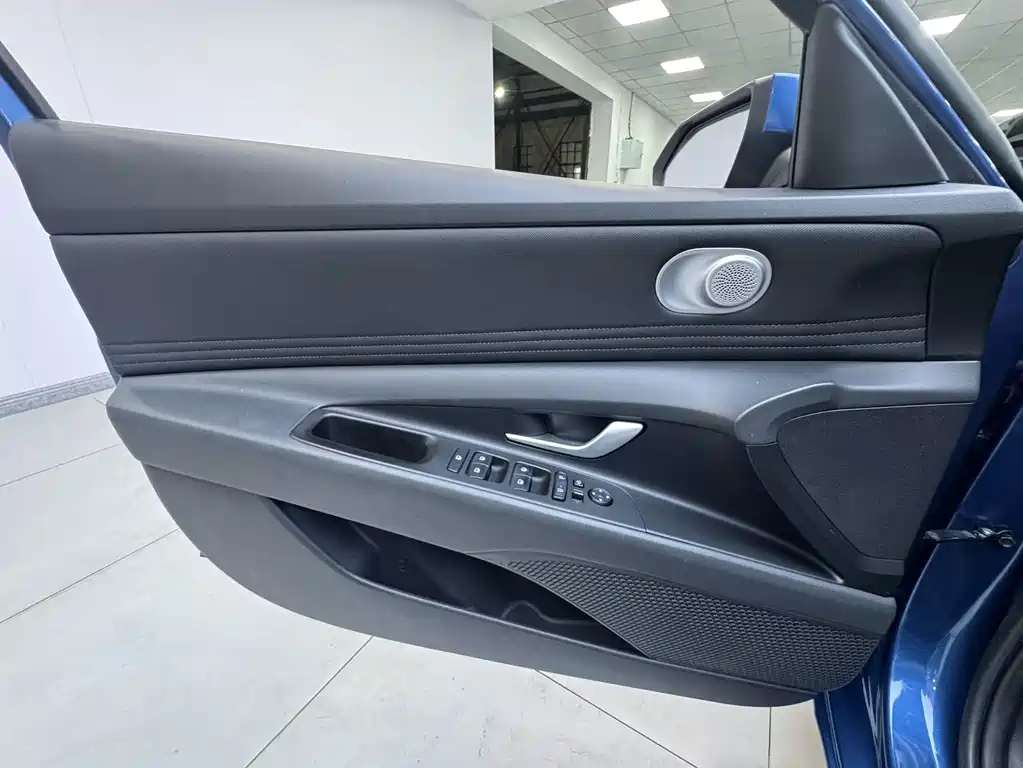 Hyundai Elantra — миниатюра 17
