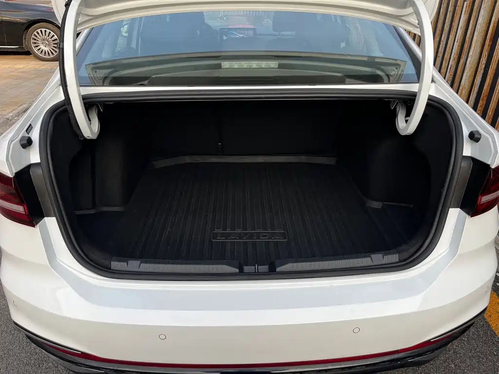 Volkswagen Lavida — миниатюра 13