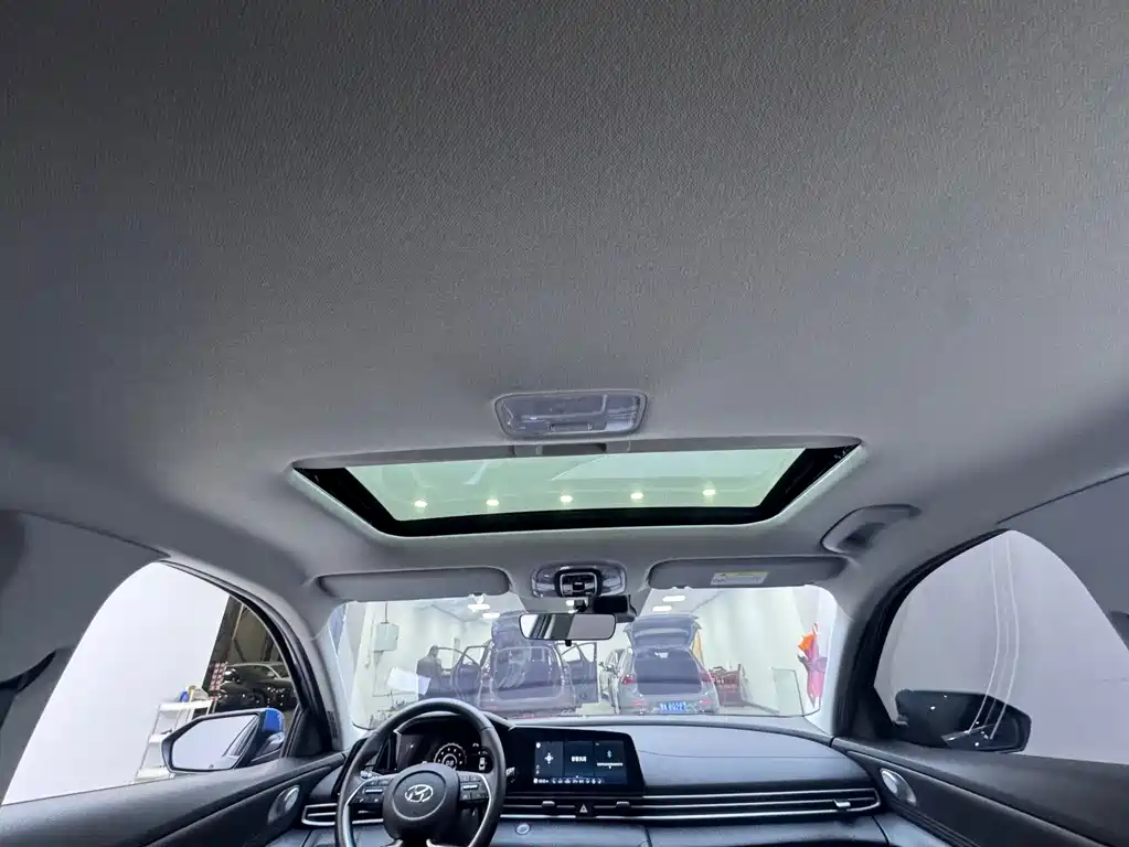 Hyundai Elantra — миниатюра 10