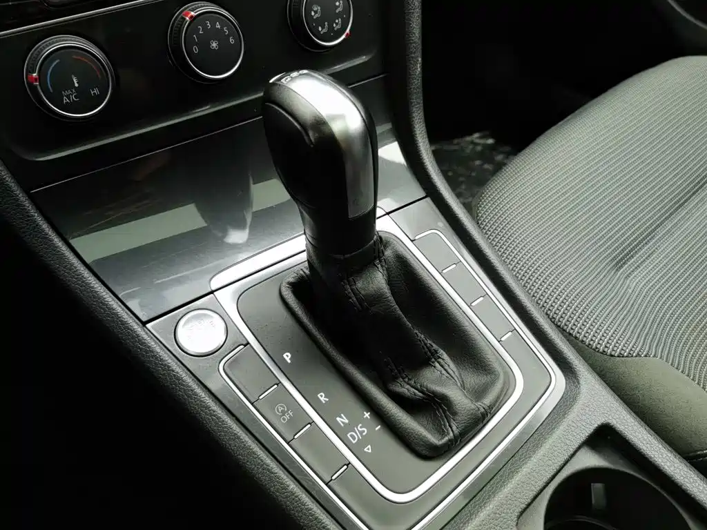 Volkswagen Golf — миниатюра 13
