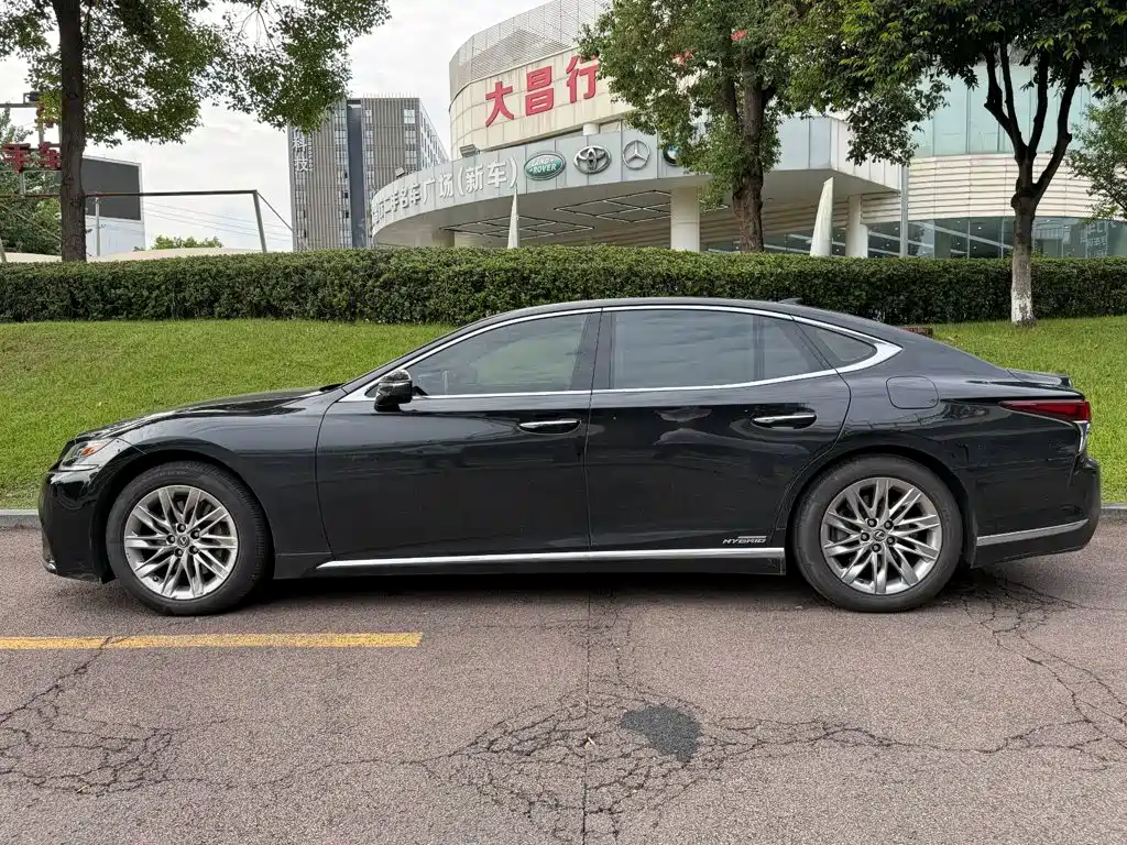 Lexus LS — миниатюра 3