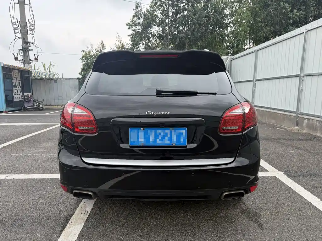 Porsche Cayenne — миниатюра 5