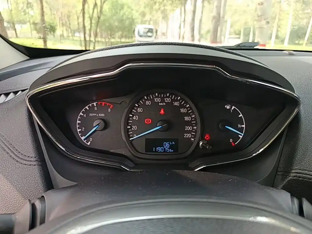 Ford Escort — миниатюра 12