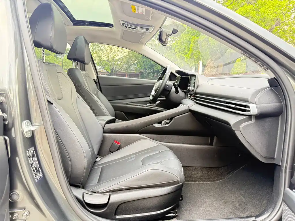 Hyundai Elantra — миниатюра 12