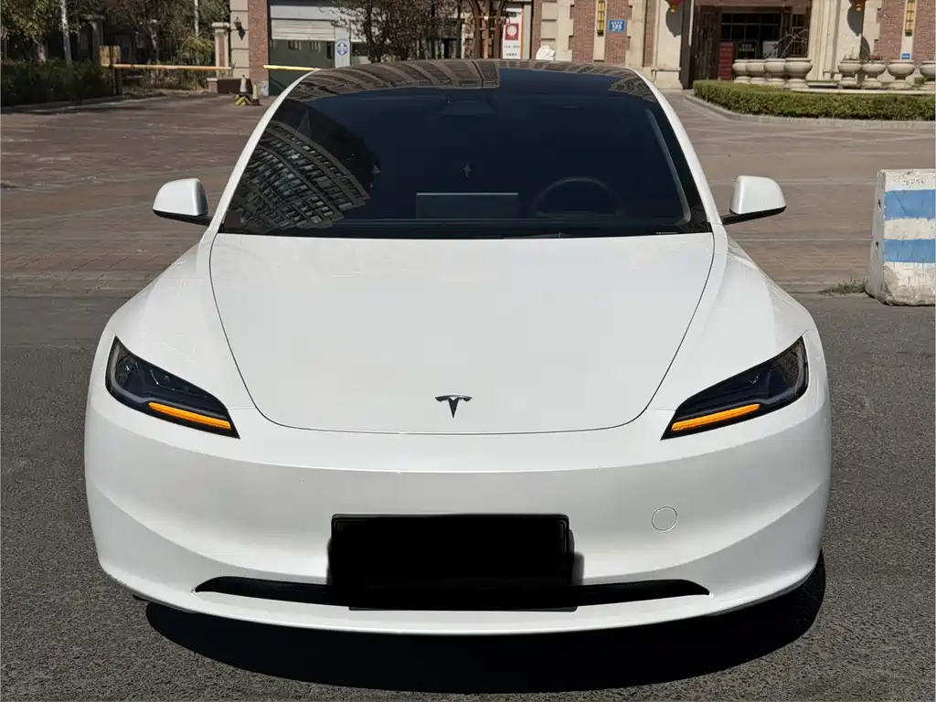 Tesla Model 3 — миниатюра 2