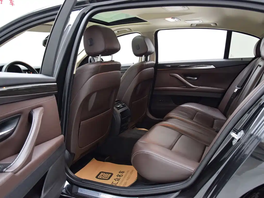 BMW 5 Series — миниатюра 7