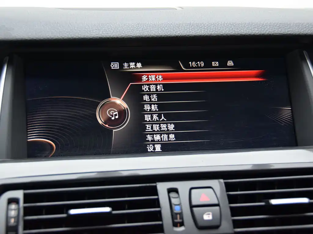 BMW 5 Series — миниатюра 13
