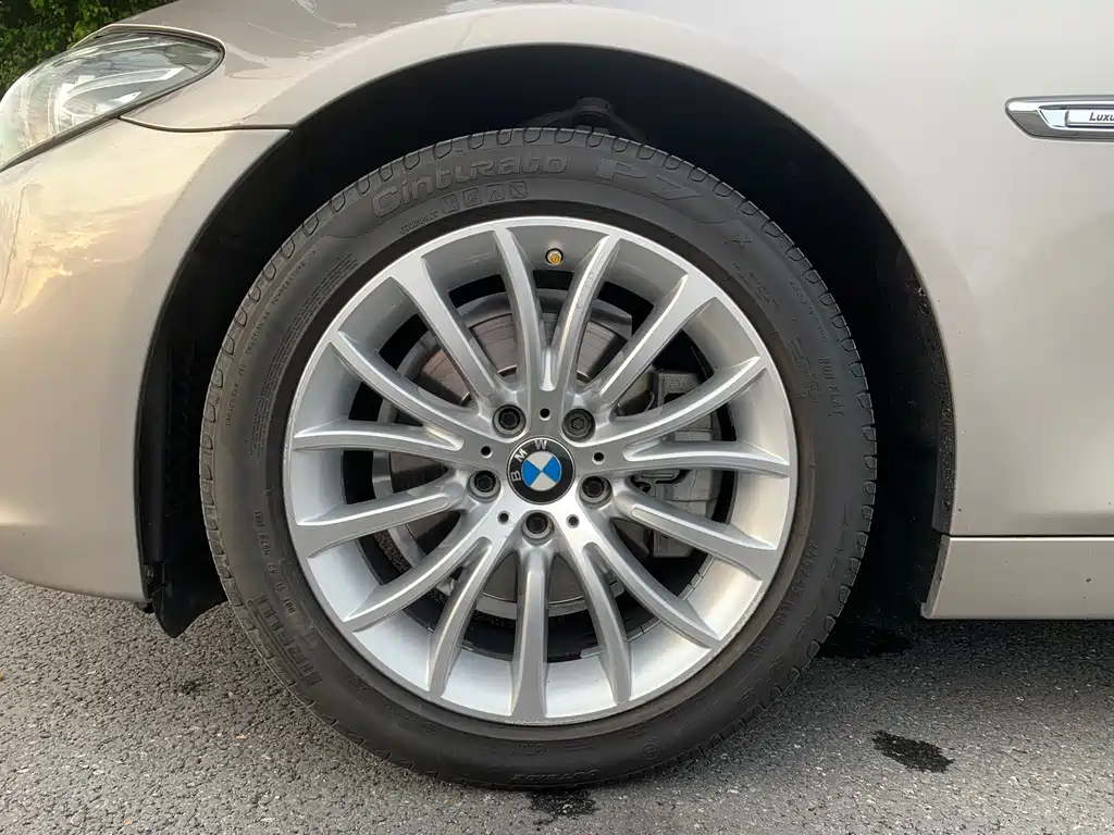 BMW 5 Series — миниатюра 17