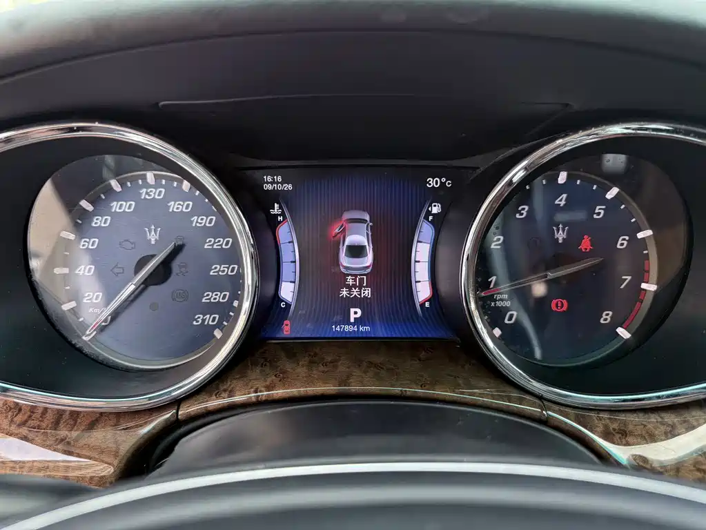 Maserati Quattroporte — миниатюра 11