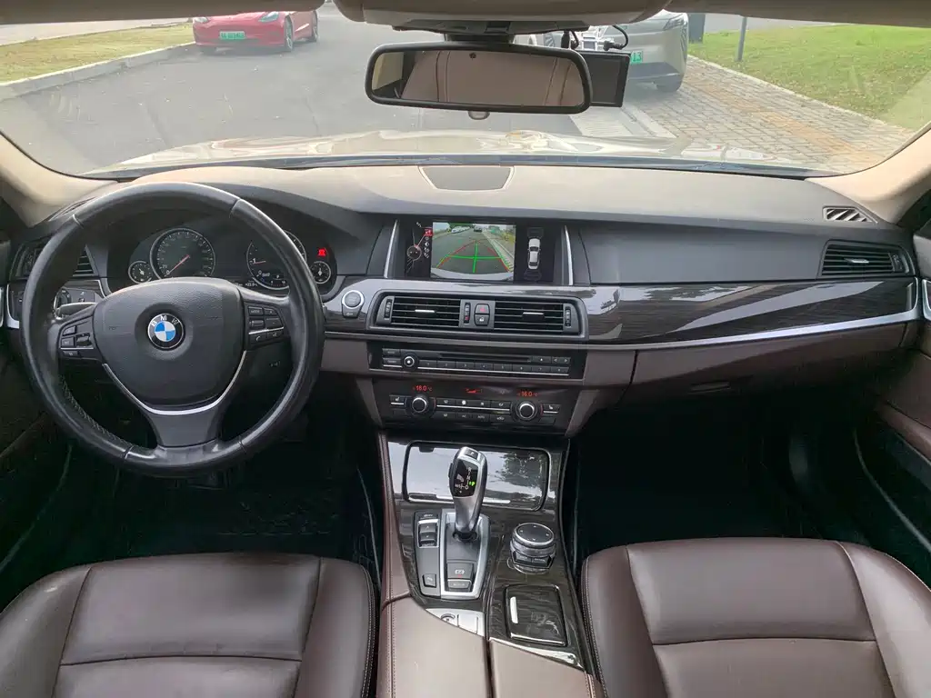 BMW 5 Series — миниатюра 8