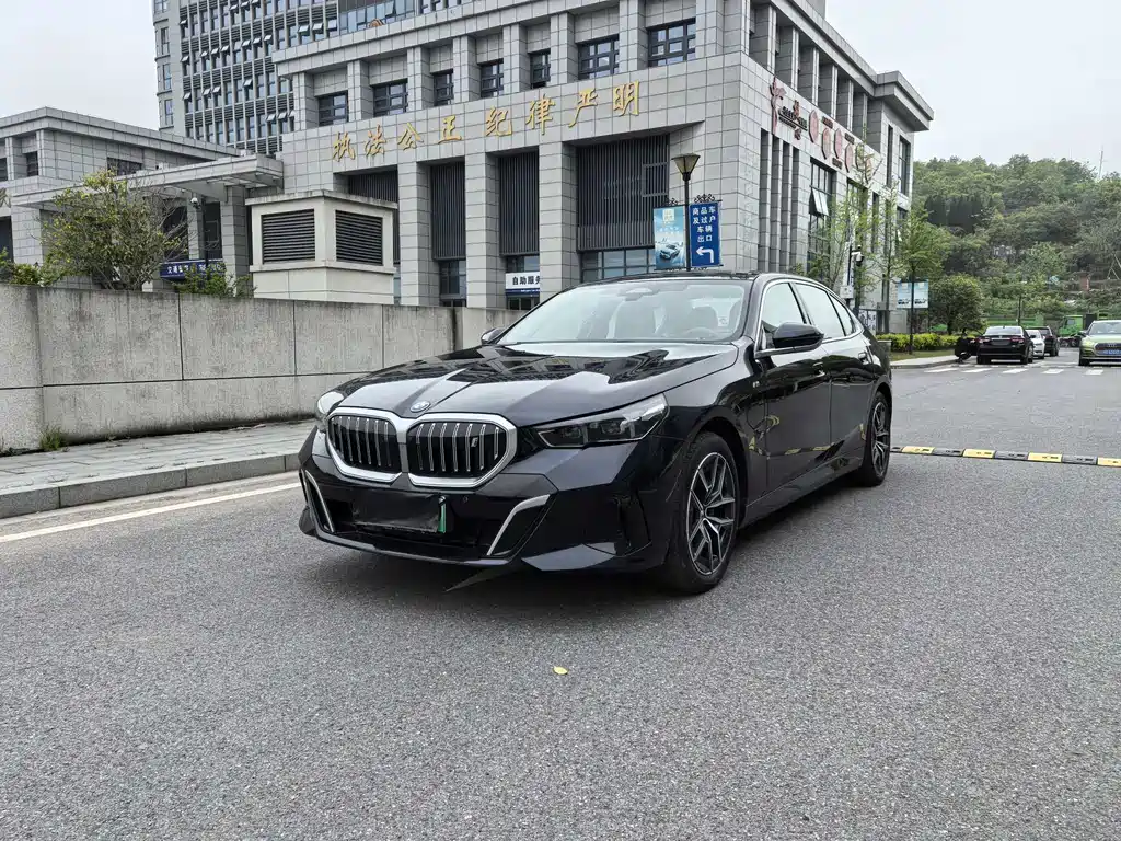 BMW i5 2025