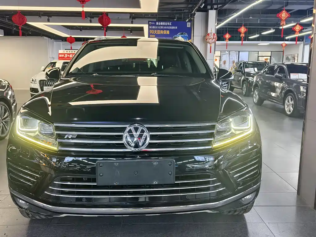 VOLKSWAGEN TOUAREG