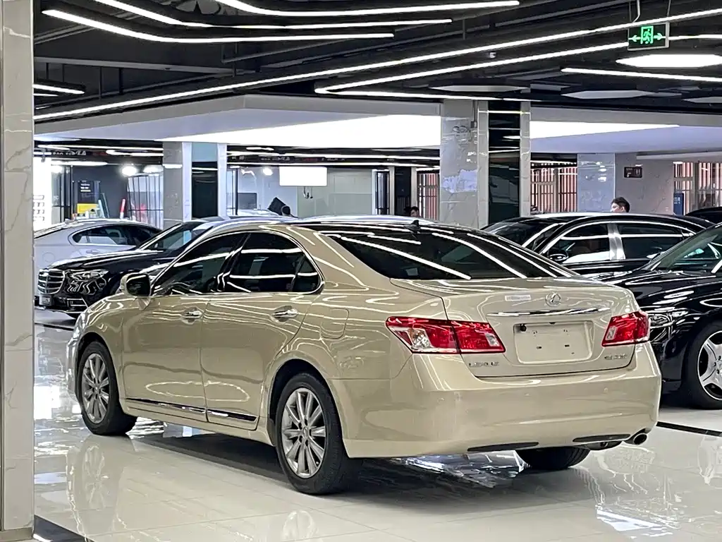 Lexus ES — миниатюра 5