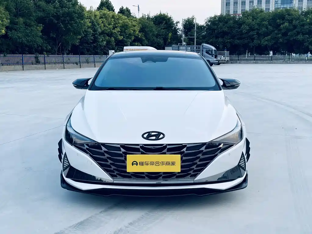 Hyundai Elantra 2022 1.5L CVT LUX Luxury