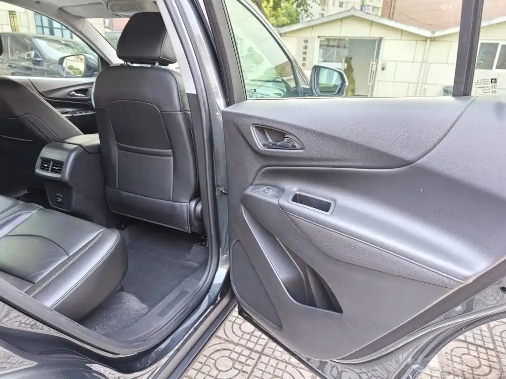Chevrolet Equinox — миниатюра 12