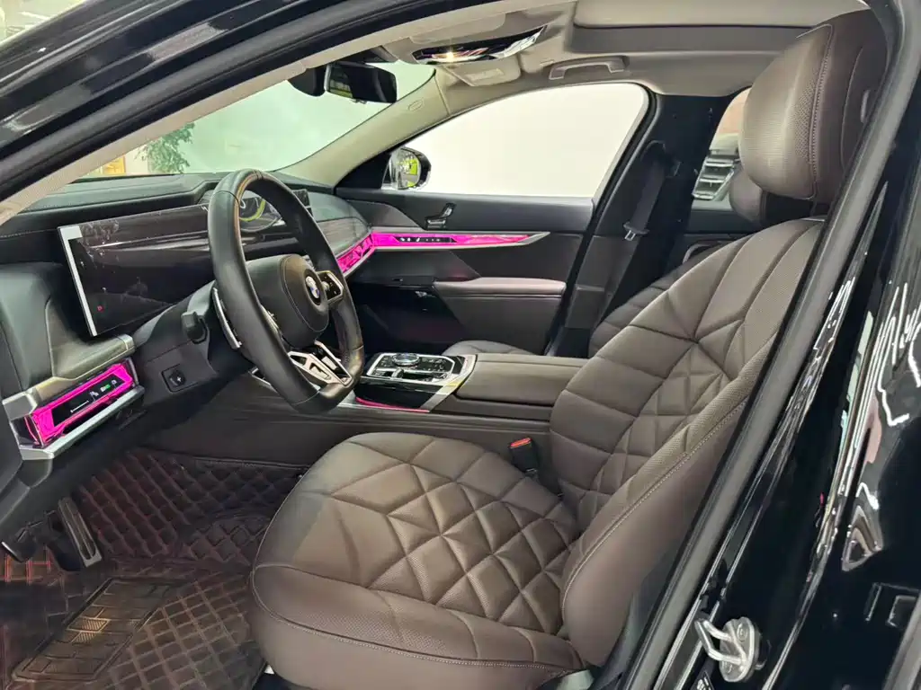 BMW 7 Series — миниатюра 6