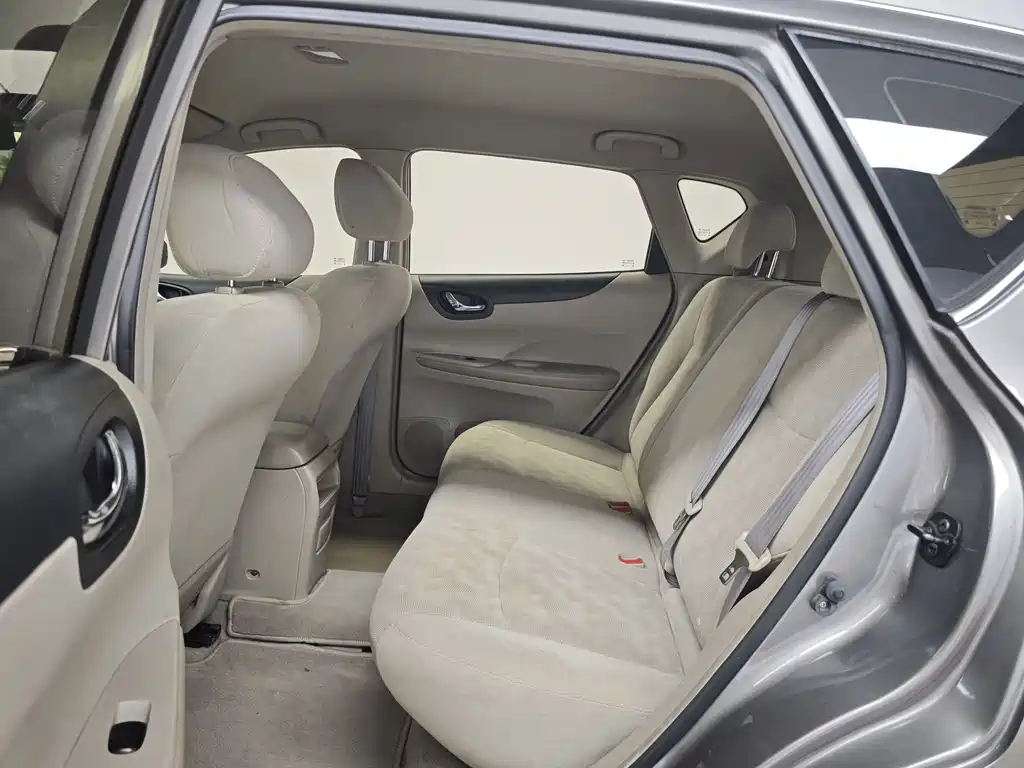 Nissan Tiida — миниатюра 8