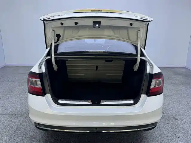 Skoda Rapid — миниатюра 14