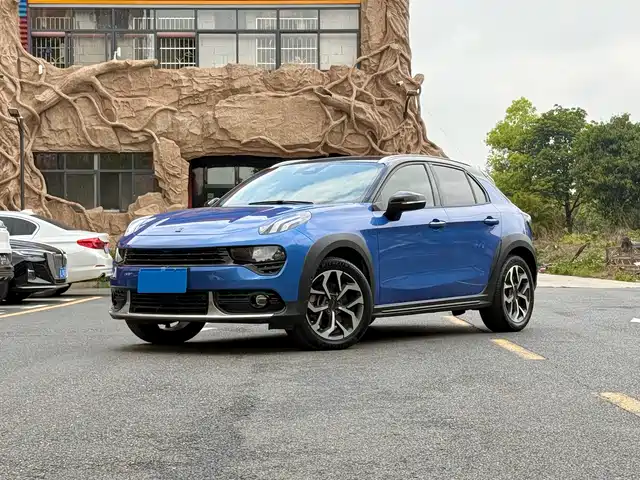 2018 Lynk & Co 02