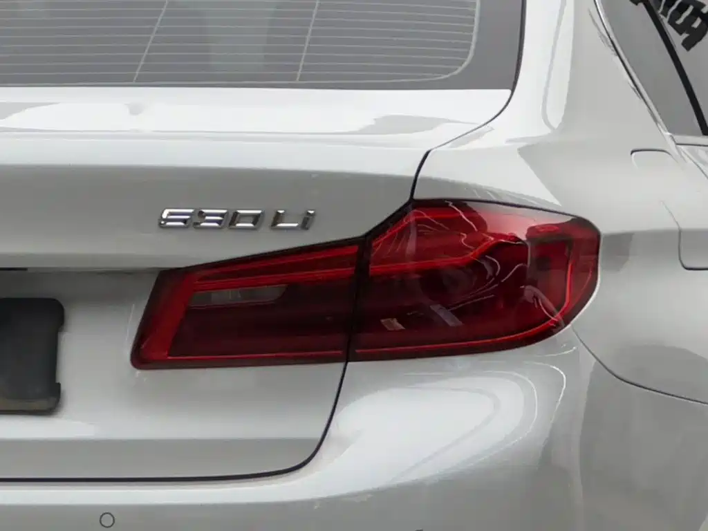 BMW 5 Series — миниатюра 6