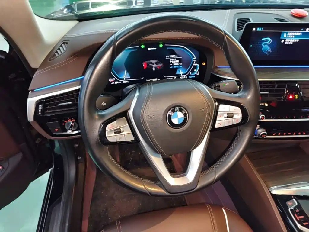 BMW 5 Series New Energy — миниатюра 11