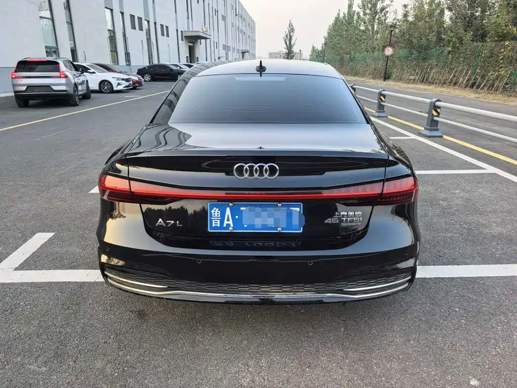 Audi A7L — миниатюра 3