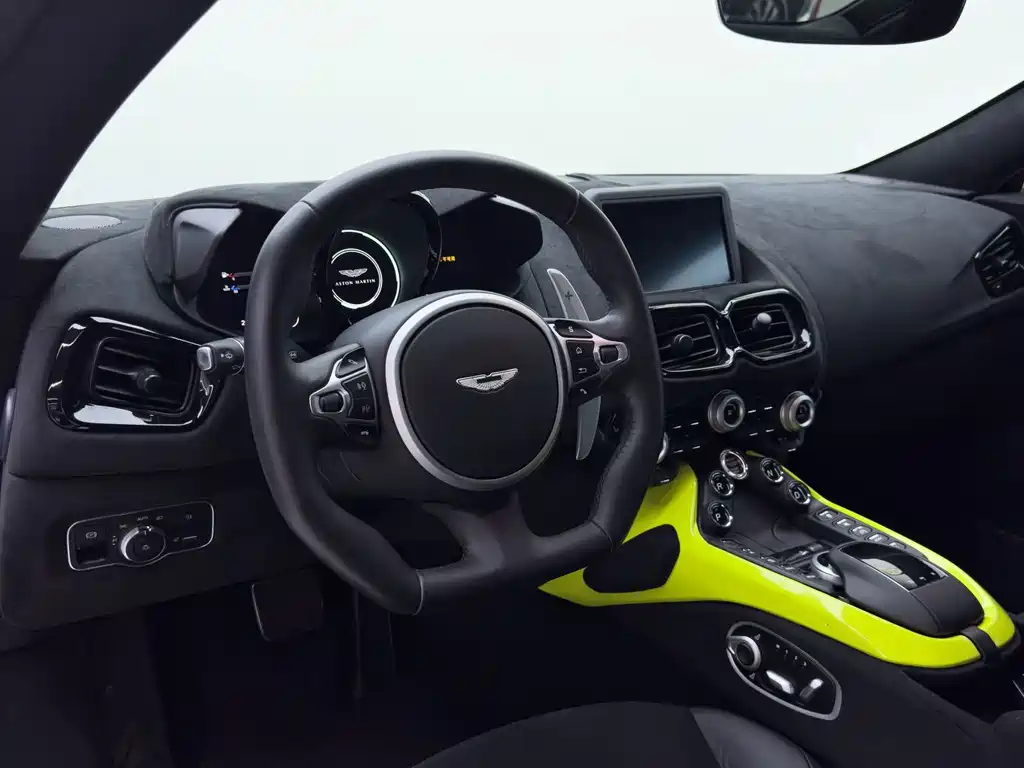 Aston Martin V8 Vantage — миниатюра 19