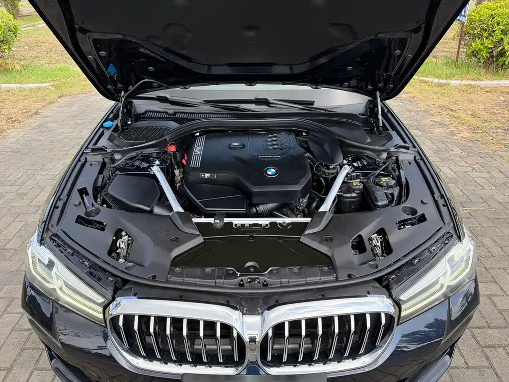 BMW 5 Series — миниатюра 19