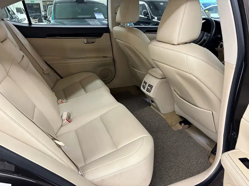 Lexus ES — миниатюра 12