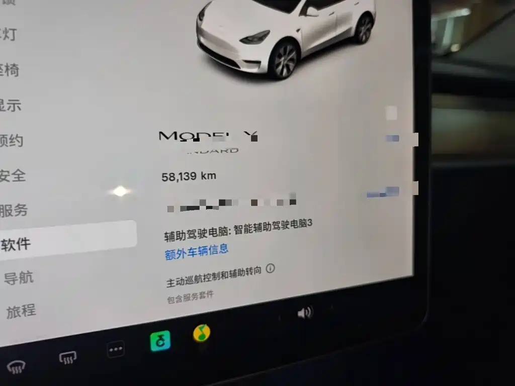 Tesla Model Y — миниатюра 12