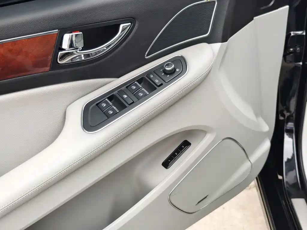 Hongqi Hongqi H7 — миниатюра 16