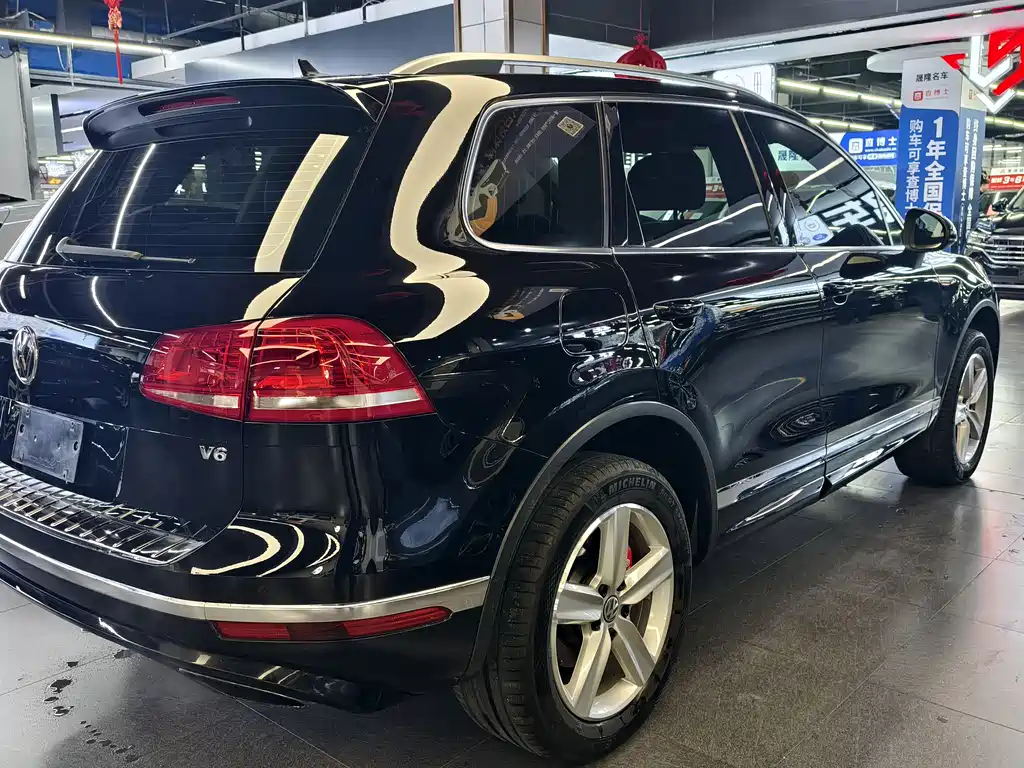 VOLKSWAGEN TOUAREG