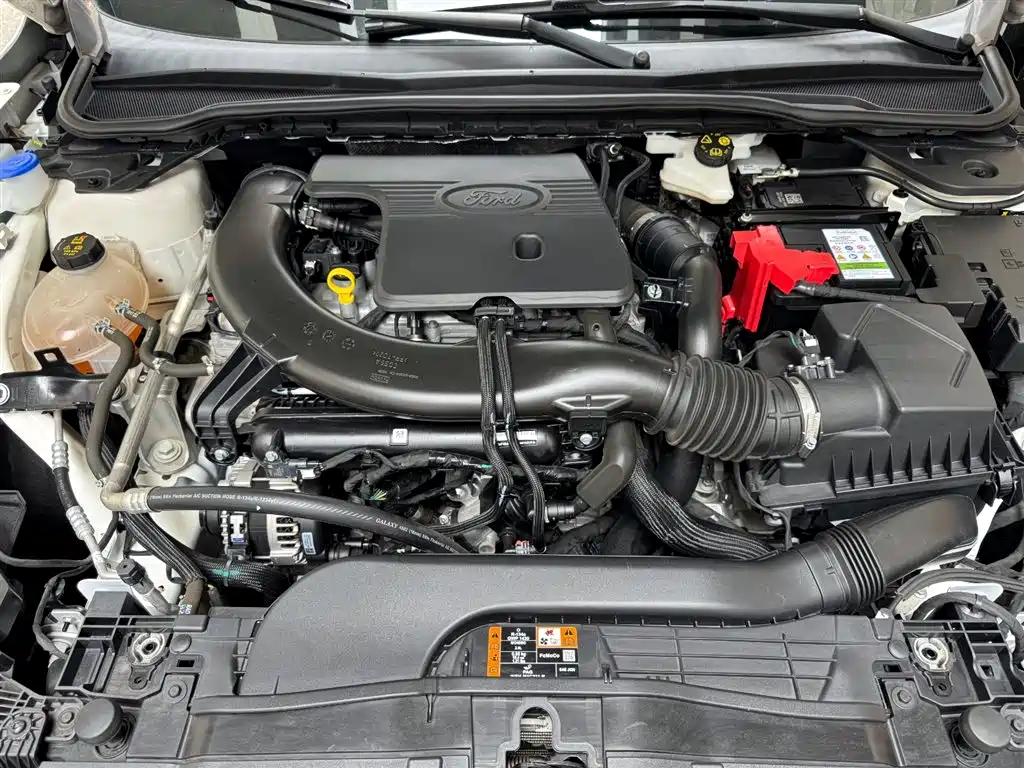 Ford Mondeo 2025 2.0T EcoBoost
