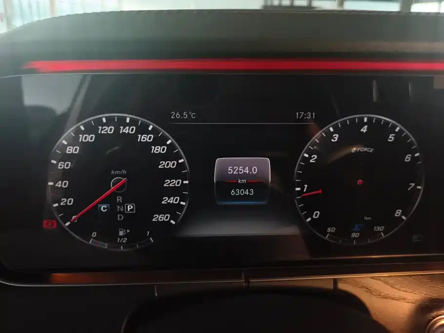 Mercedes-Benz E-Class — миниатюра 14