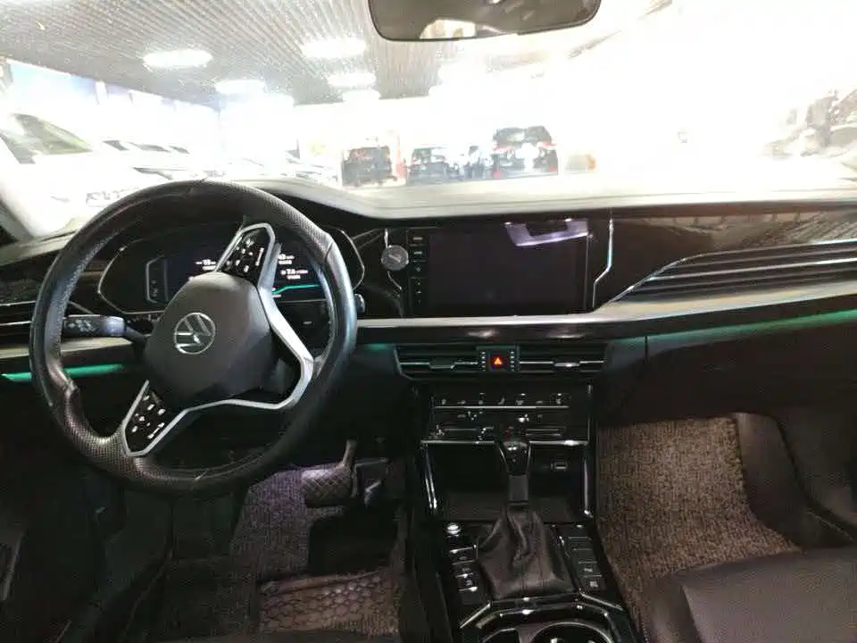 Volkswagen Passat 2023 330TSI Luxury