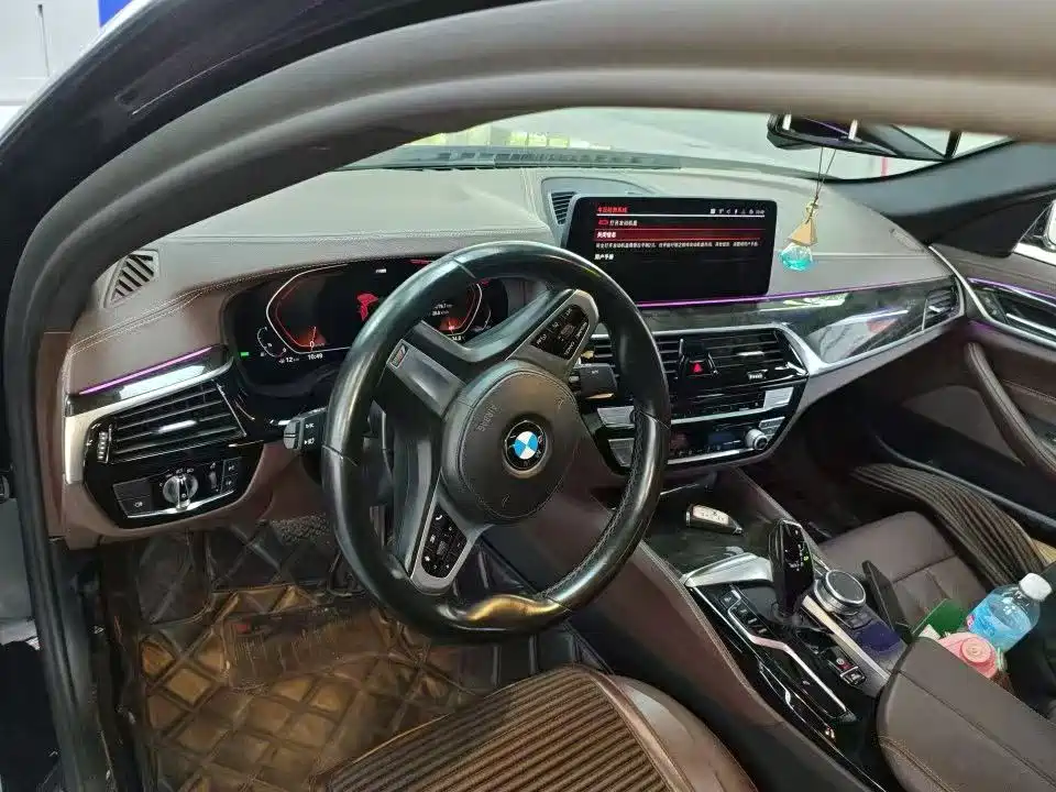 BMW 5 Series — миниатюра 2