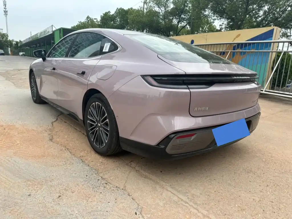 Geely Galaxy Galaxy 8 8 2025 60km EM-i