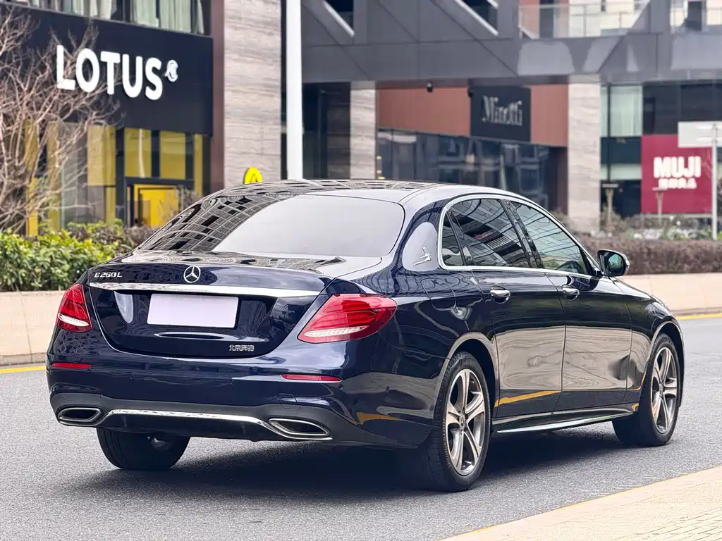 MERCEDES-BENZ E CLASS