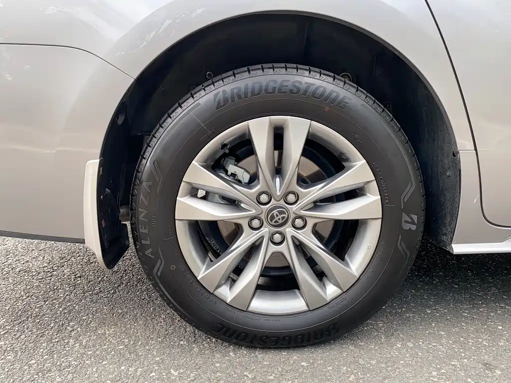 Toyota Sienna — миниатюра 21