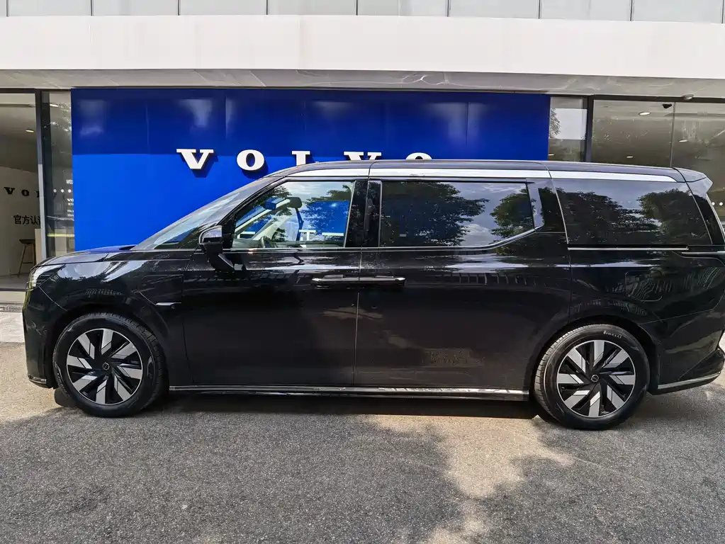 Volvo EM90 — миниатюра 3