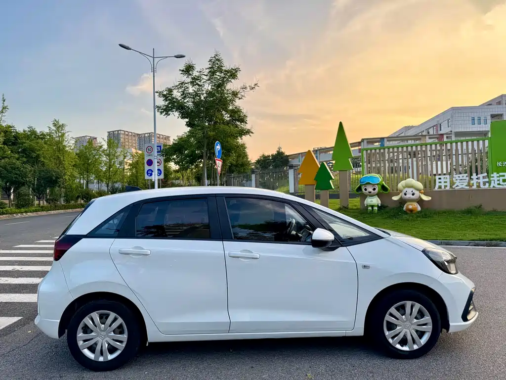 Honda Fit — миниатюра 12