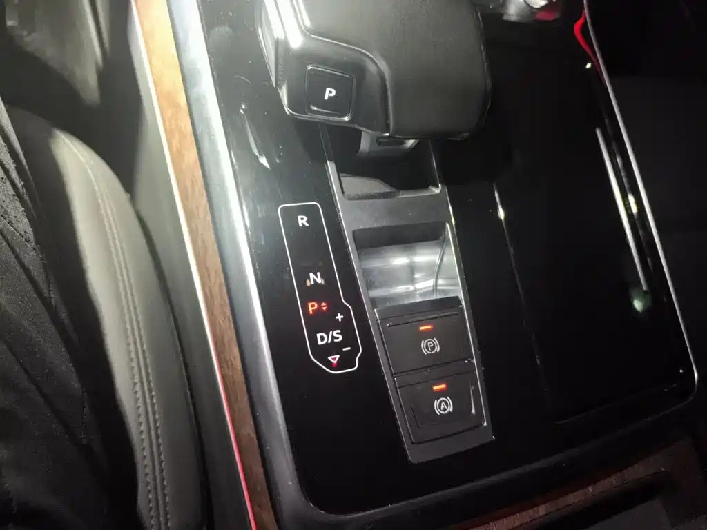 Audi Q7 — миниатюра 10